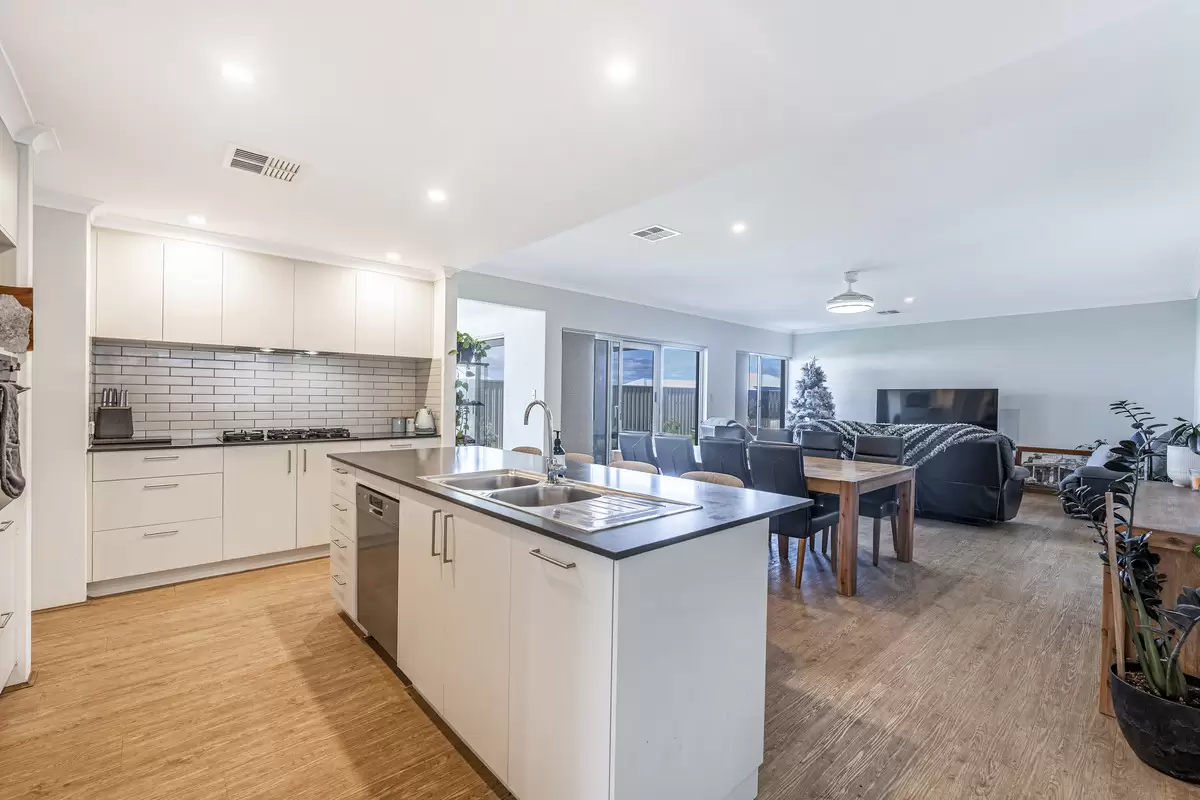 61 Balladonia Parade, Dawesville For Sale by John Phillips Real Estate - image 1