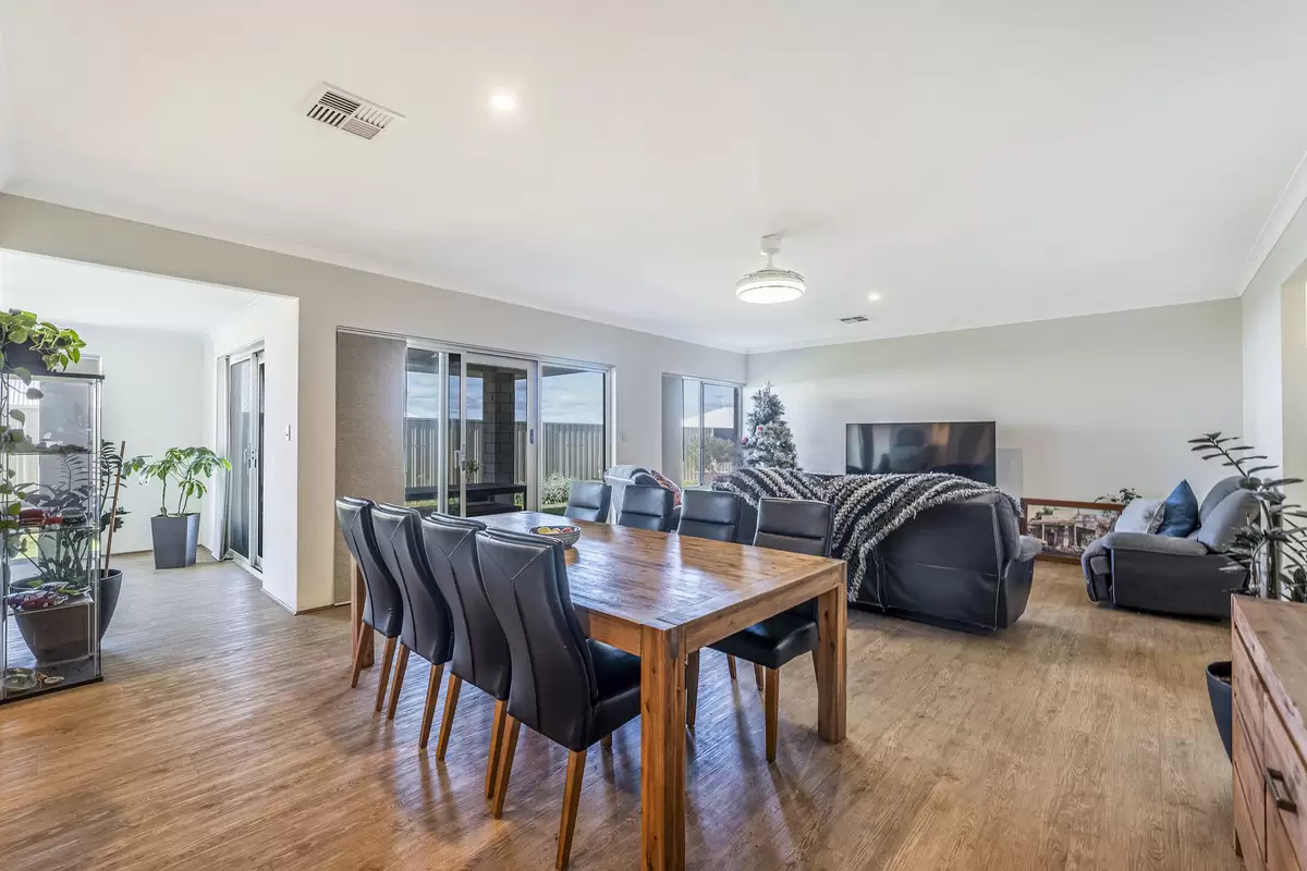 61 Balladonia Parade, Dawesville For Sale by John Phillips Real Estate - image 1