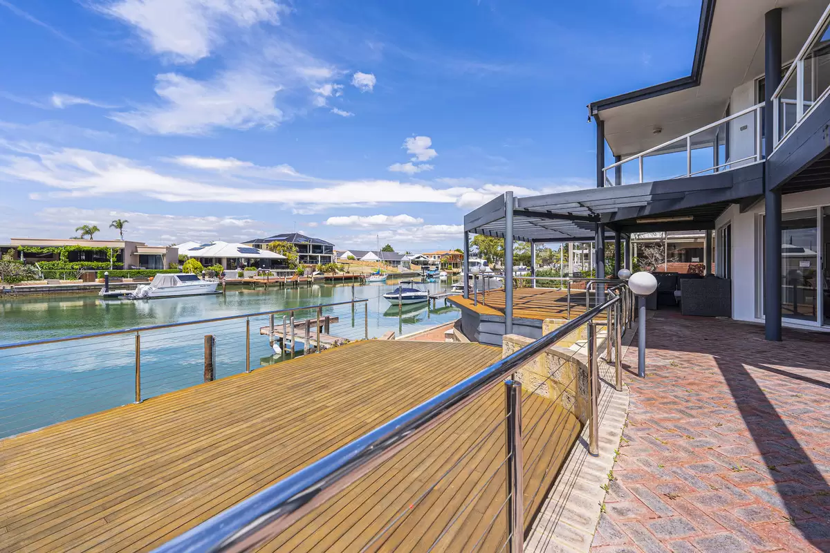 32 Cambria Island Retreat, Halls Head For Sale by John Phillips Real Estate - image 1
