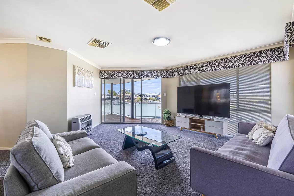 32 Cambria Island Retreat, Halls Head For Sale by John Phillips Real Estate - image 1