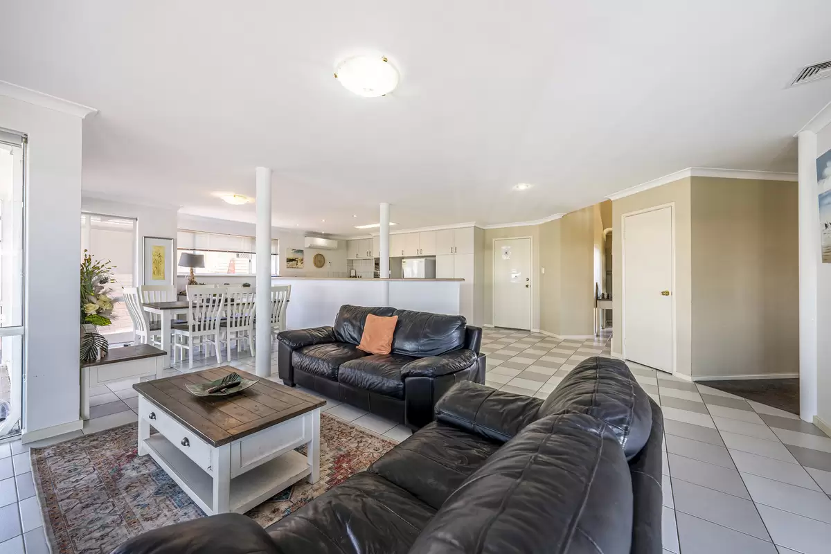 32 Cambria Island Retreat, Halls Head For Sale by John Phillips Real Estate - image 1