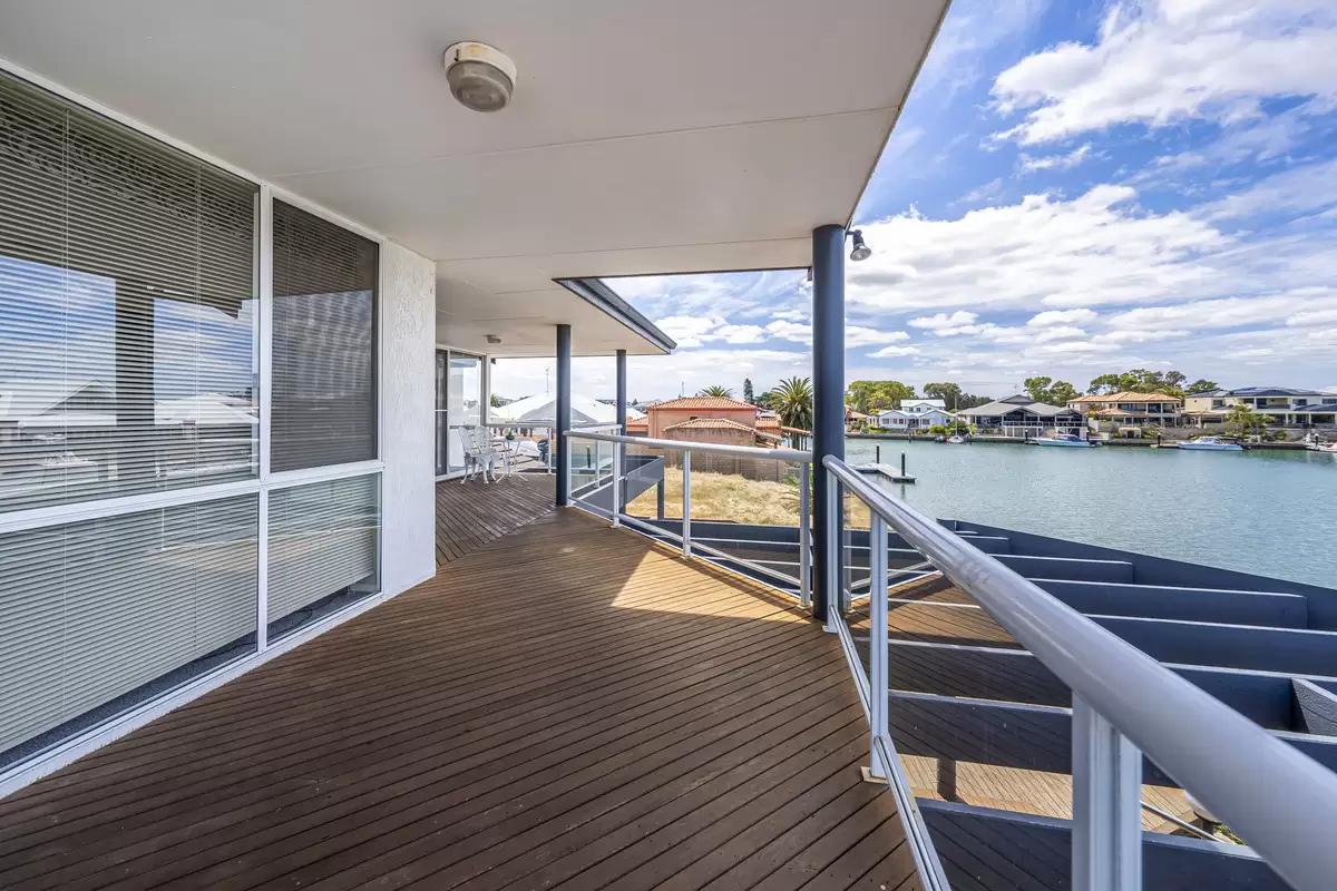 32 Cambria Island Retreat, Halls Head For Sale by John Phillips Real Estate - image 1