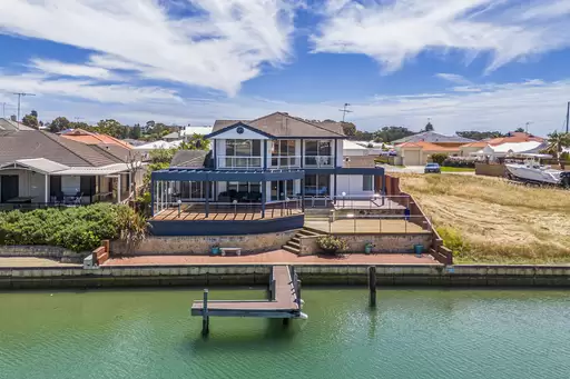 32 Cambria Island Retreat, Halls Head For Sale by John Phillips Real Estate