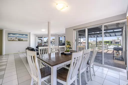 32 Cambria Island Retreat, Halls Head For Sale by John Phillips Real Estate - image 10