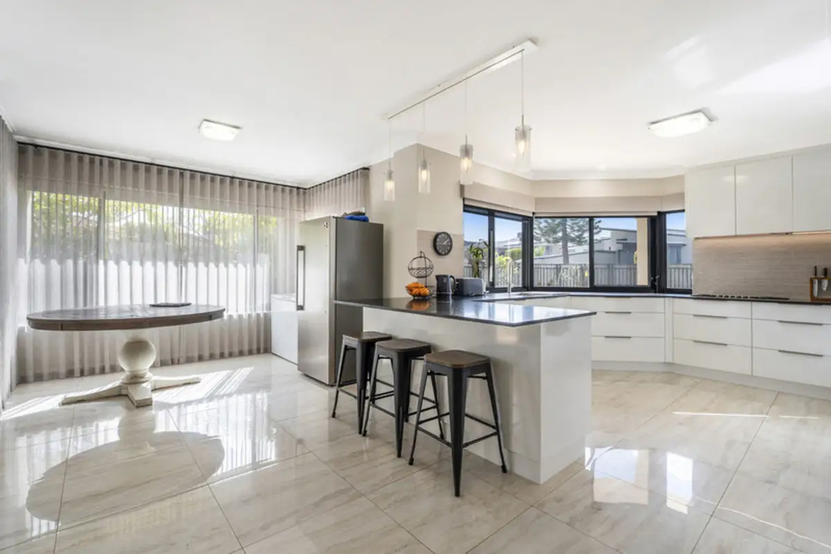 18 San Marco Quays, Halls Head For Sale by John Phillips Real Estate - image 1