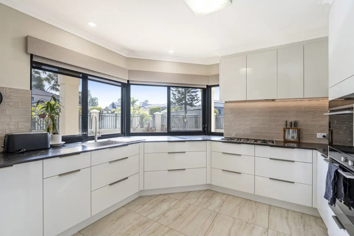 18 San Marco Quays, Halls Head For Sale by John Phillips Real Estate - image 1